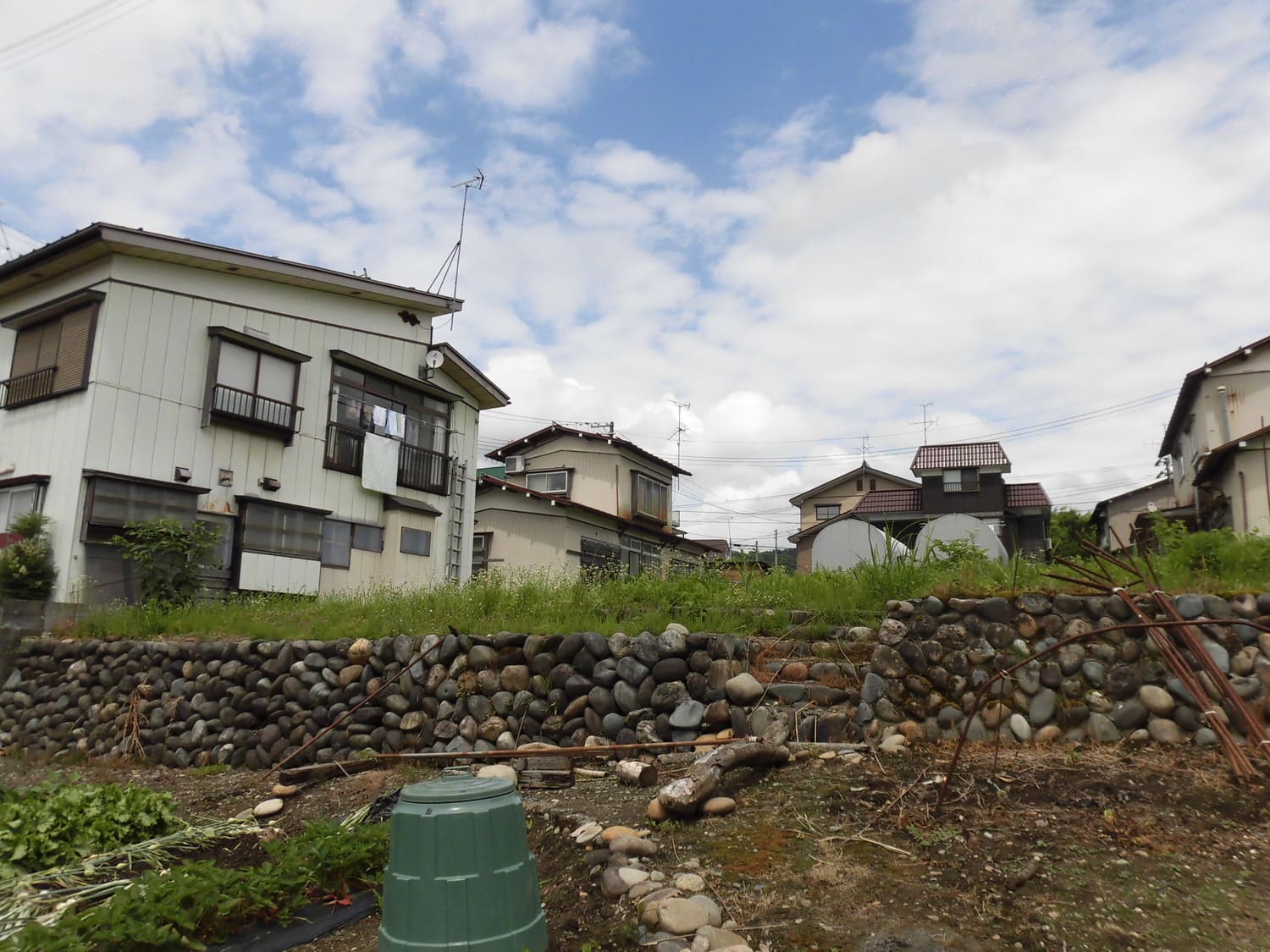 新潟県小千谷市 小千谷駅徒歩圏内 信濃川すぐの住宅地にある擁壁上の土地が０円 みんなの０円物件 みんゼロ 無償譲渡物件の不動産マッチング支援サイト